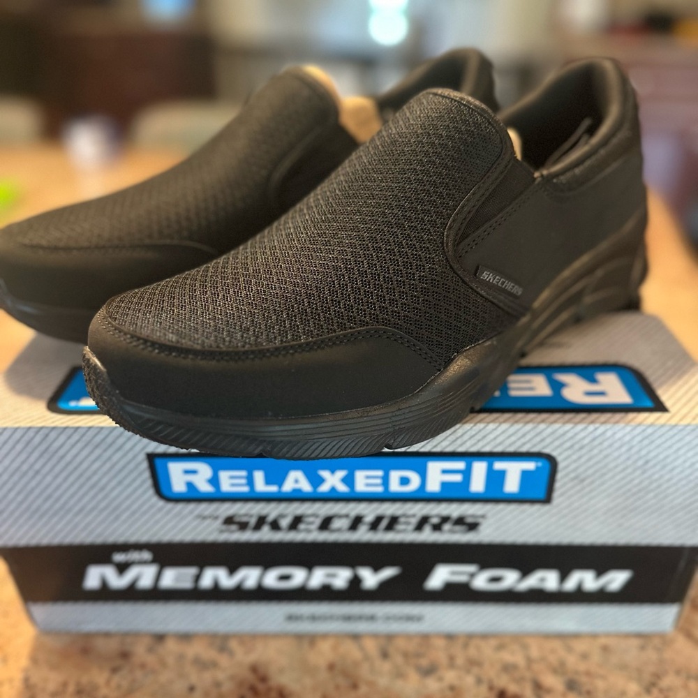 NEW IN BOX, MEN’S SKETCHERS, RELAXED FIT MEMORY FOAM SLIP ON EQUALIZER 4.0